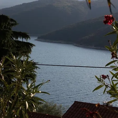 Appartamento Sleeps 2 Air Con Wifi Rabac