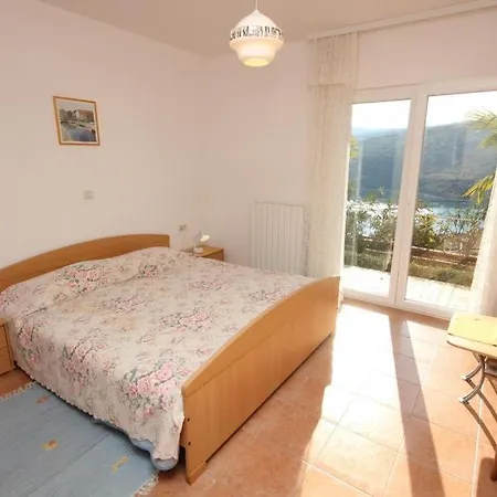 Apartment Sleeps 2 Air Con Wifi Rabac